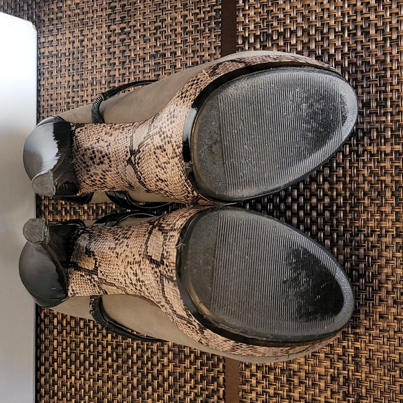 Shoes - Picture 4 of 5